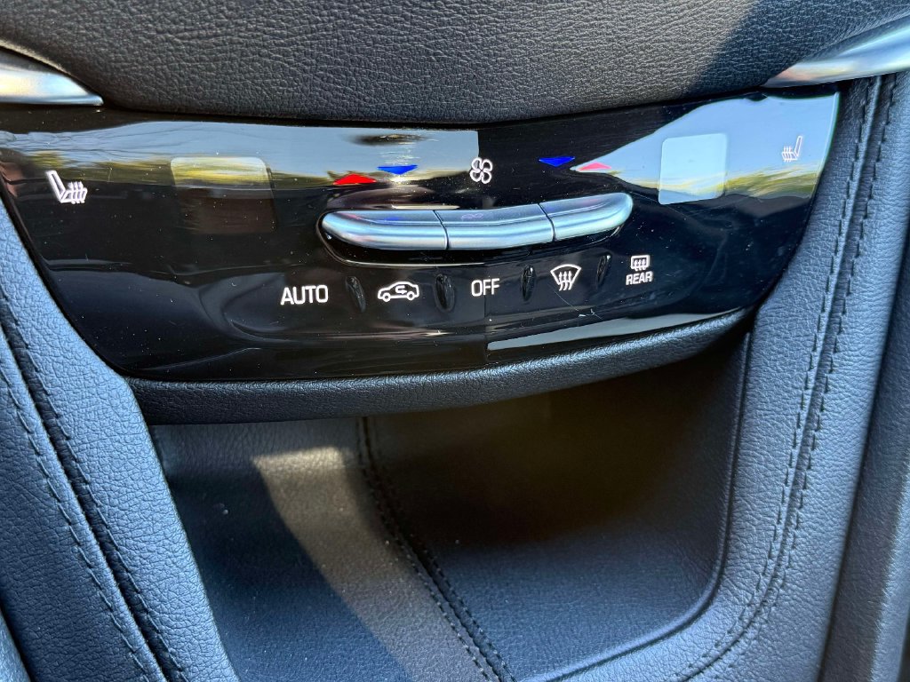 Used 2025 Cadillac XT6 Luxury AWD/4WD image 26