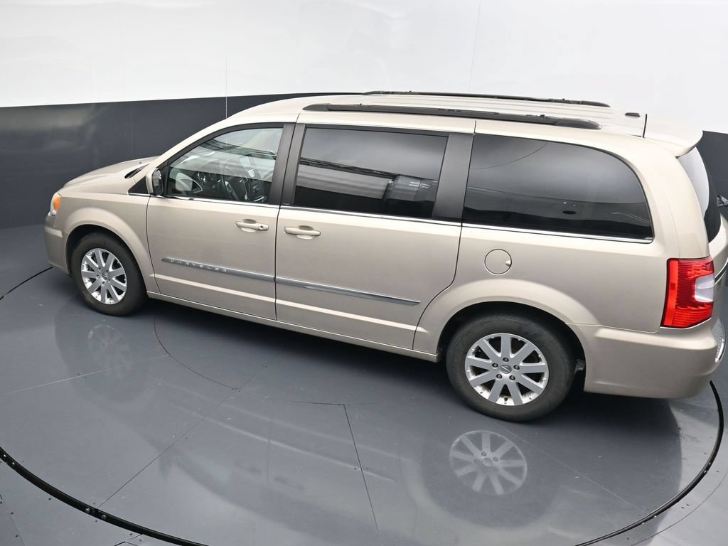 Used 2014 Chrysler Town & Country Touring FWD image 21
