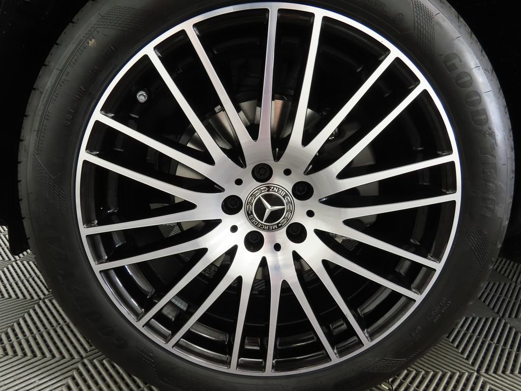 Certified 2025 Mercedes-Benz GLC 300 image 30