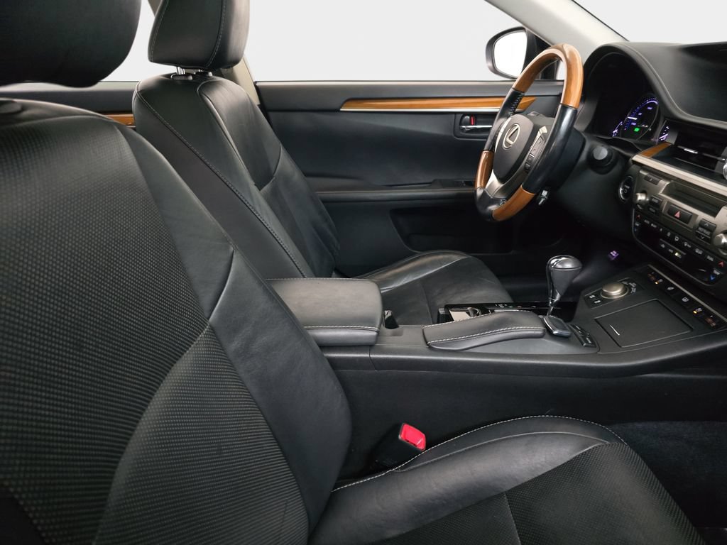 Used 2015 Lexus ES 300h w/ Navigation System Package FWD image 9