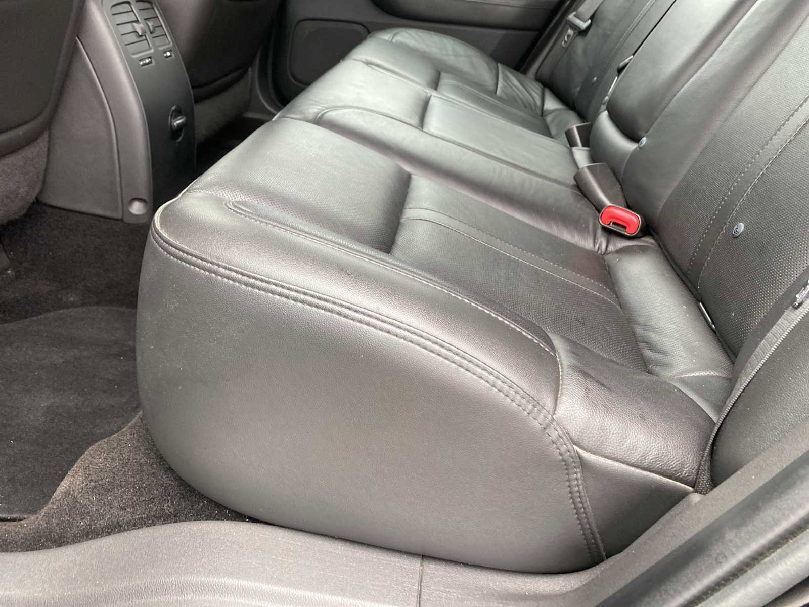 Used 2016 Lincoln MKS image 27