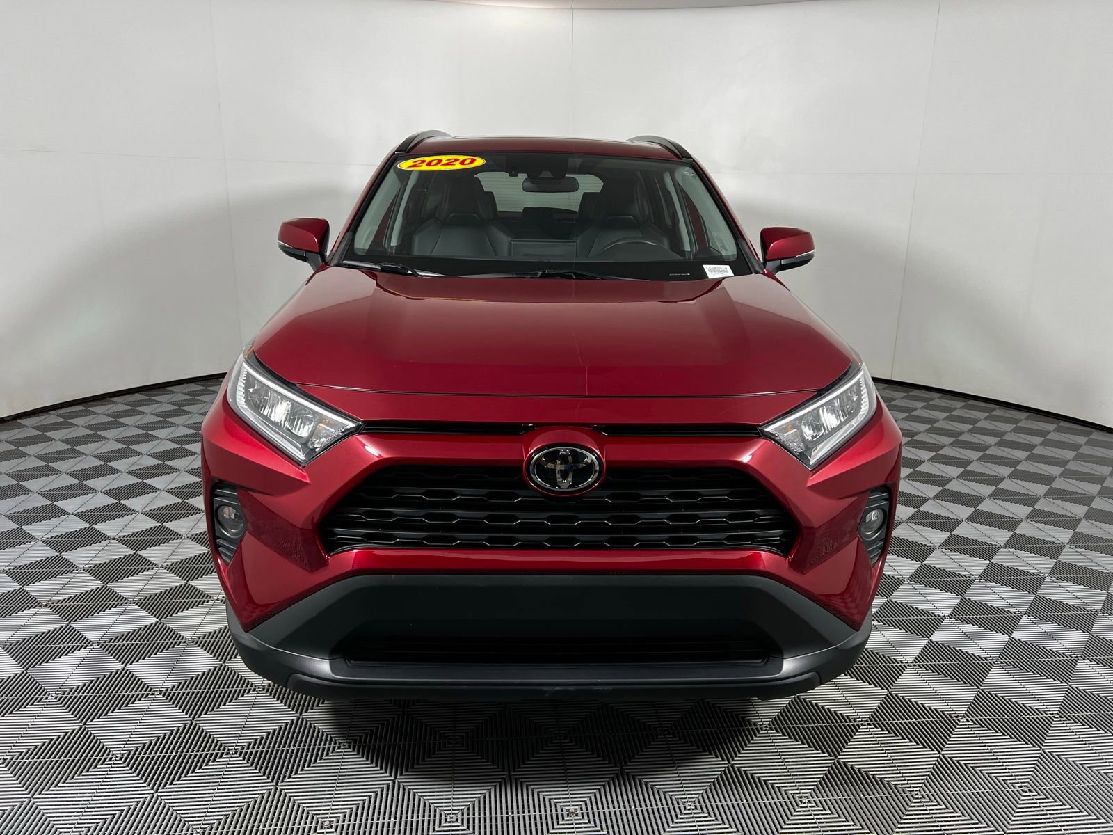 Used 2020 Toyota RAV4 XLE Premium image 2