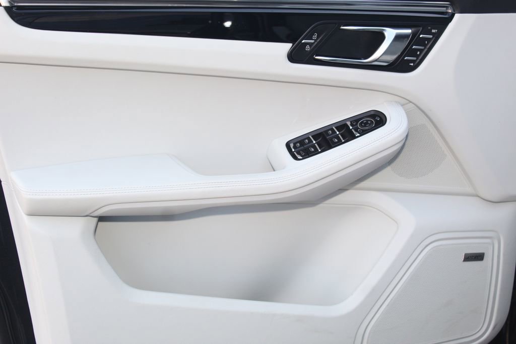 Certified 2026 Porsche Macan image 23