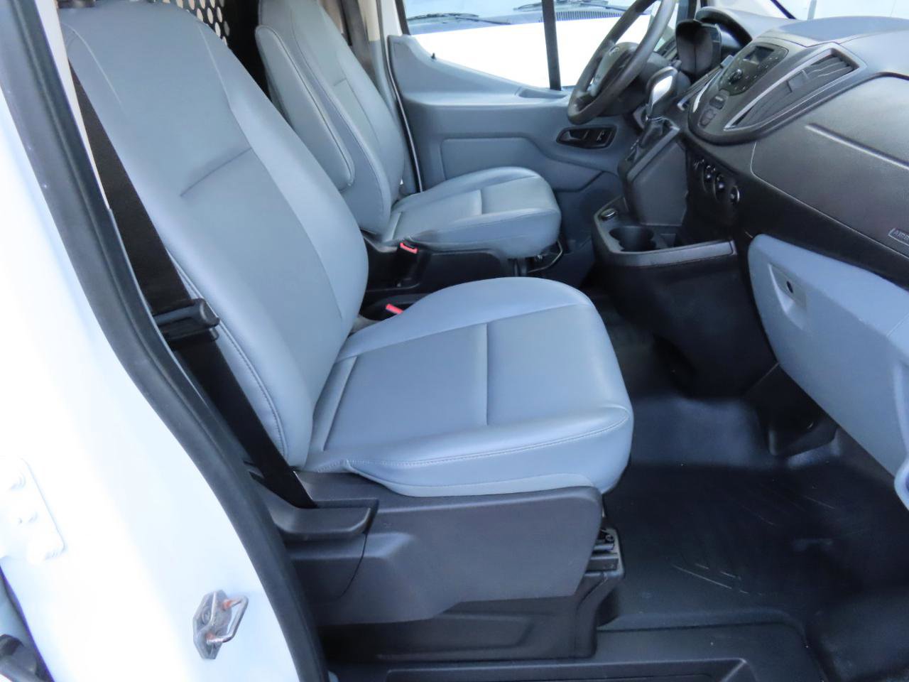Used 2019 Ford Transit 250 130 Low Roof RWD image 8