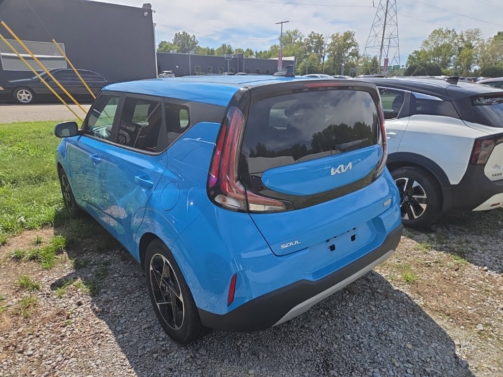 Used 2023 Kia Soul EX FWD image 4