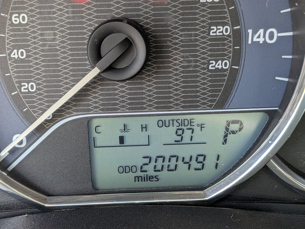 Used 2015 Toyota Corolla LE FWD image 17
