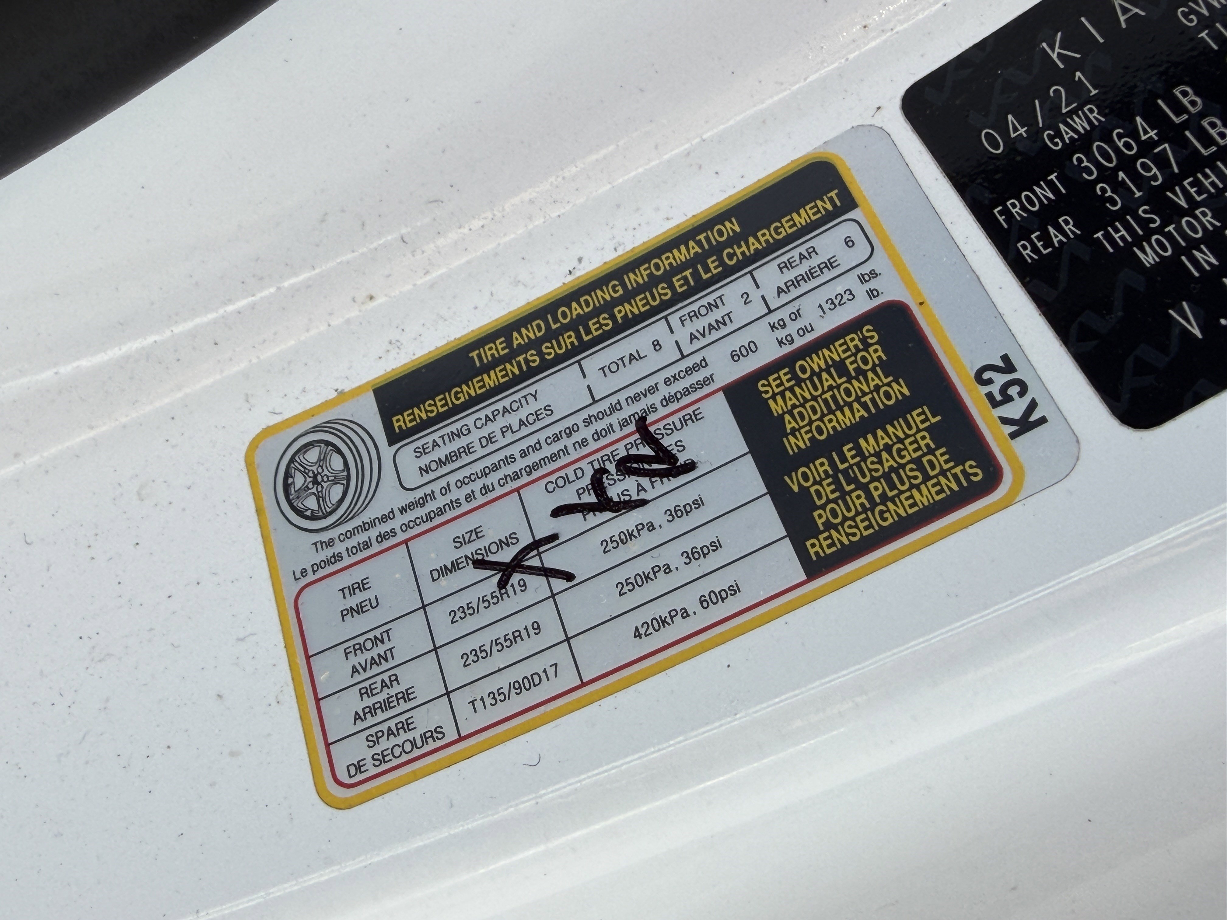 Used 2022 Kia Carnival EX image 31