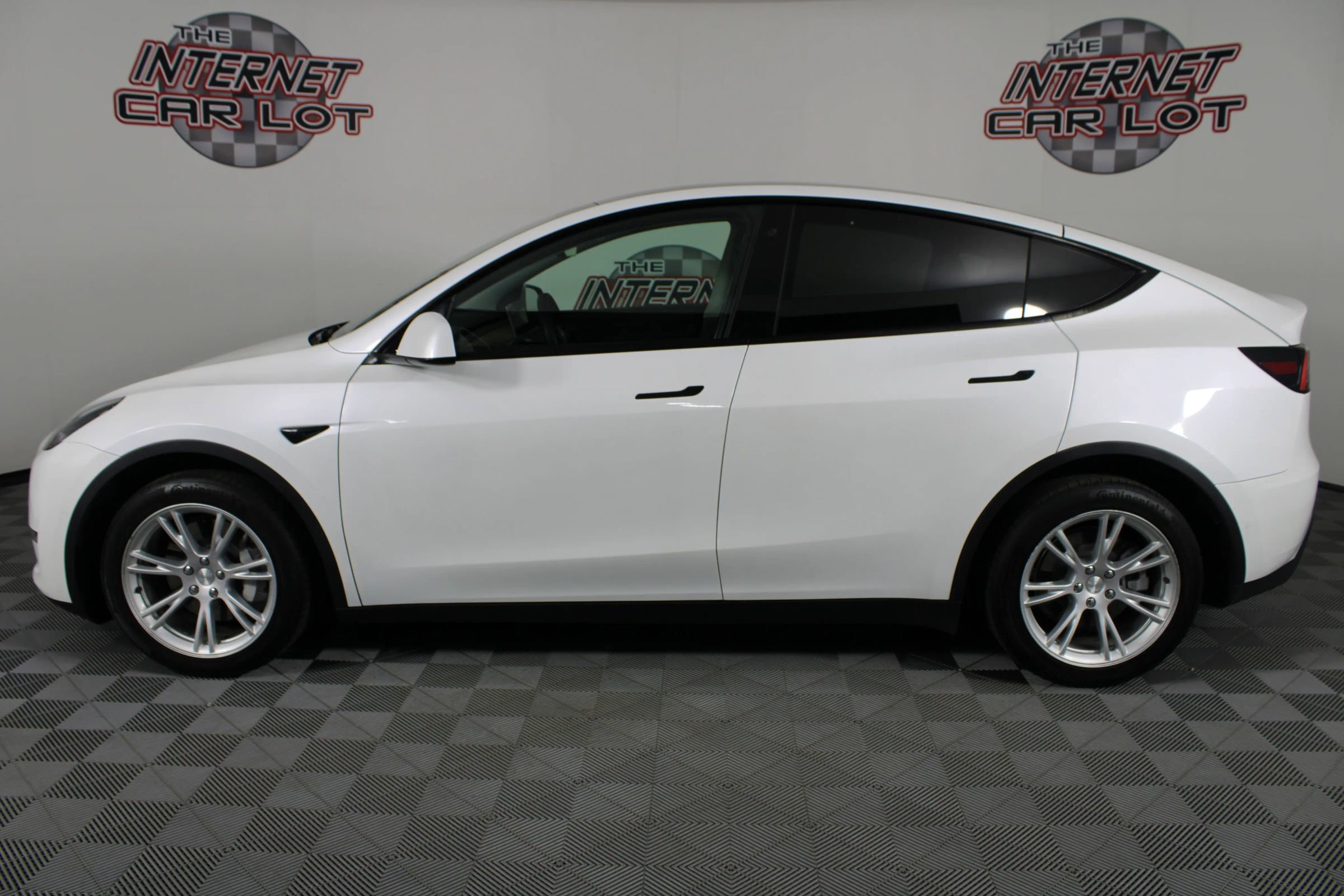 Used 2020 Tesla Model Y Long Range image 4