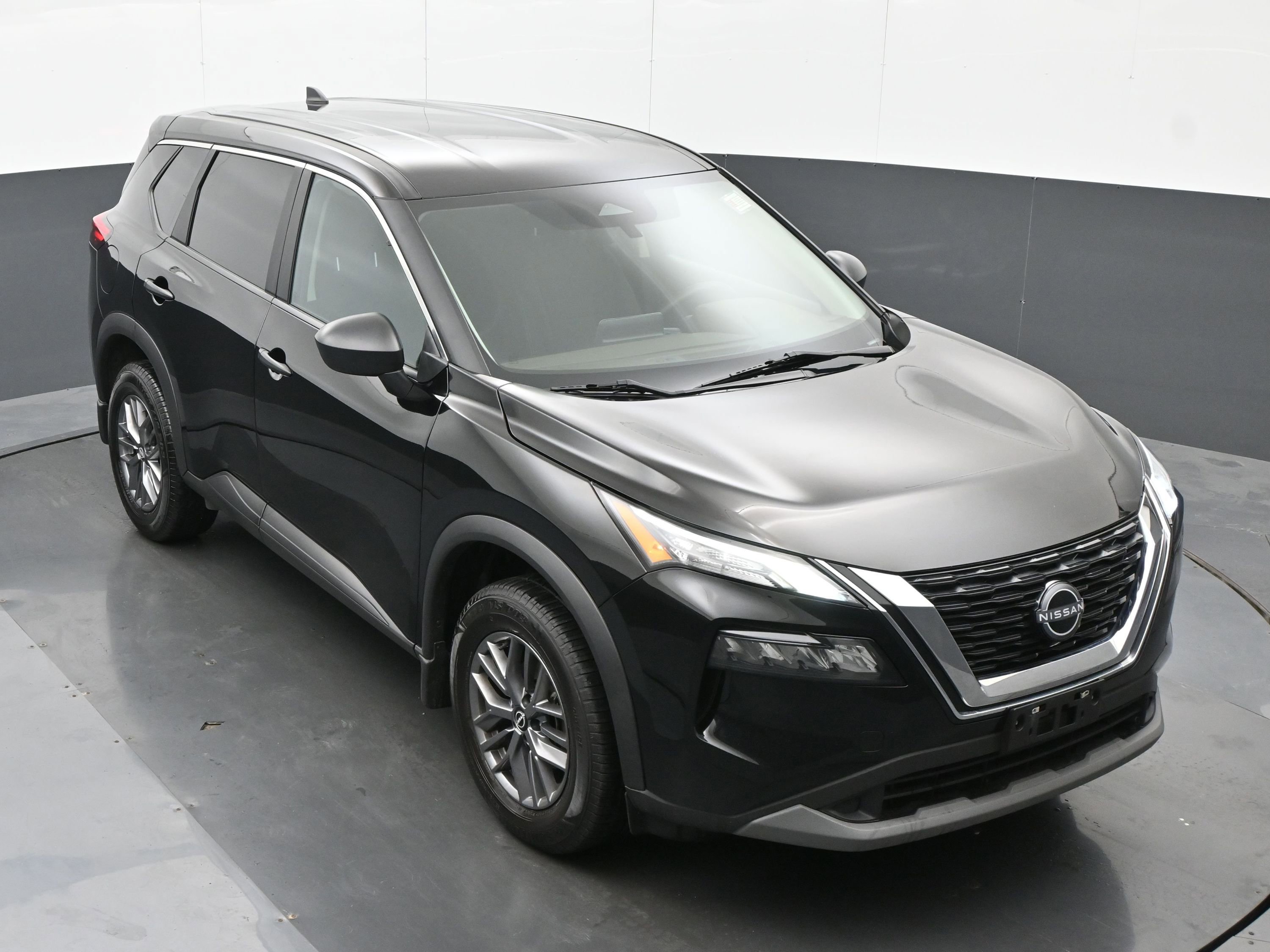 Used 2023 Nissan Rogue S AWD/4WD image 33
