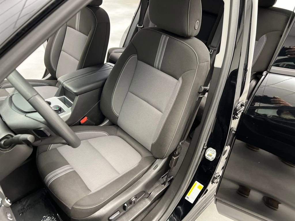 Used 2025 Chevrolet Blazer LT image 9