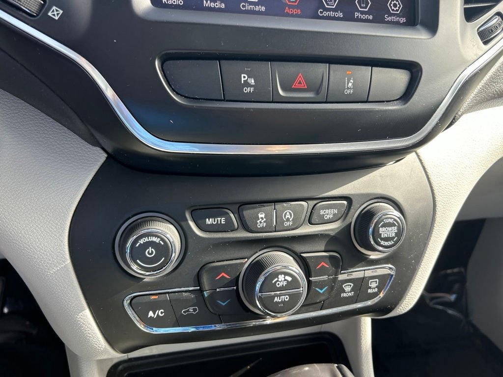 Certified 2021 Jeep Cherokee Latitude Lux w/ Sun & Sound Group FWD image 40