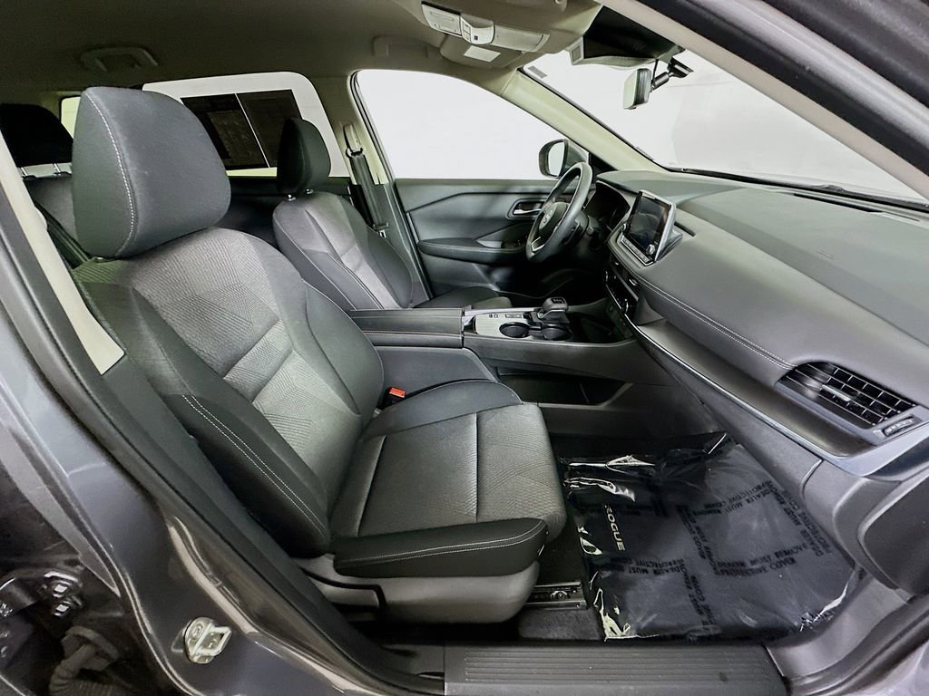 Used 2024 Nissan Rogue SV image 12