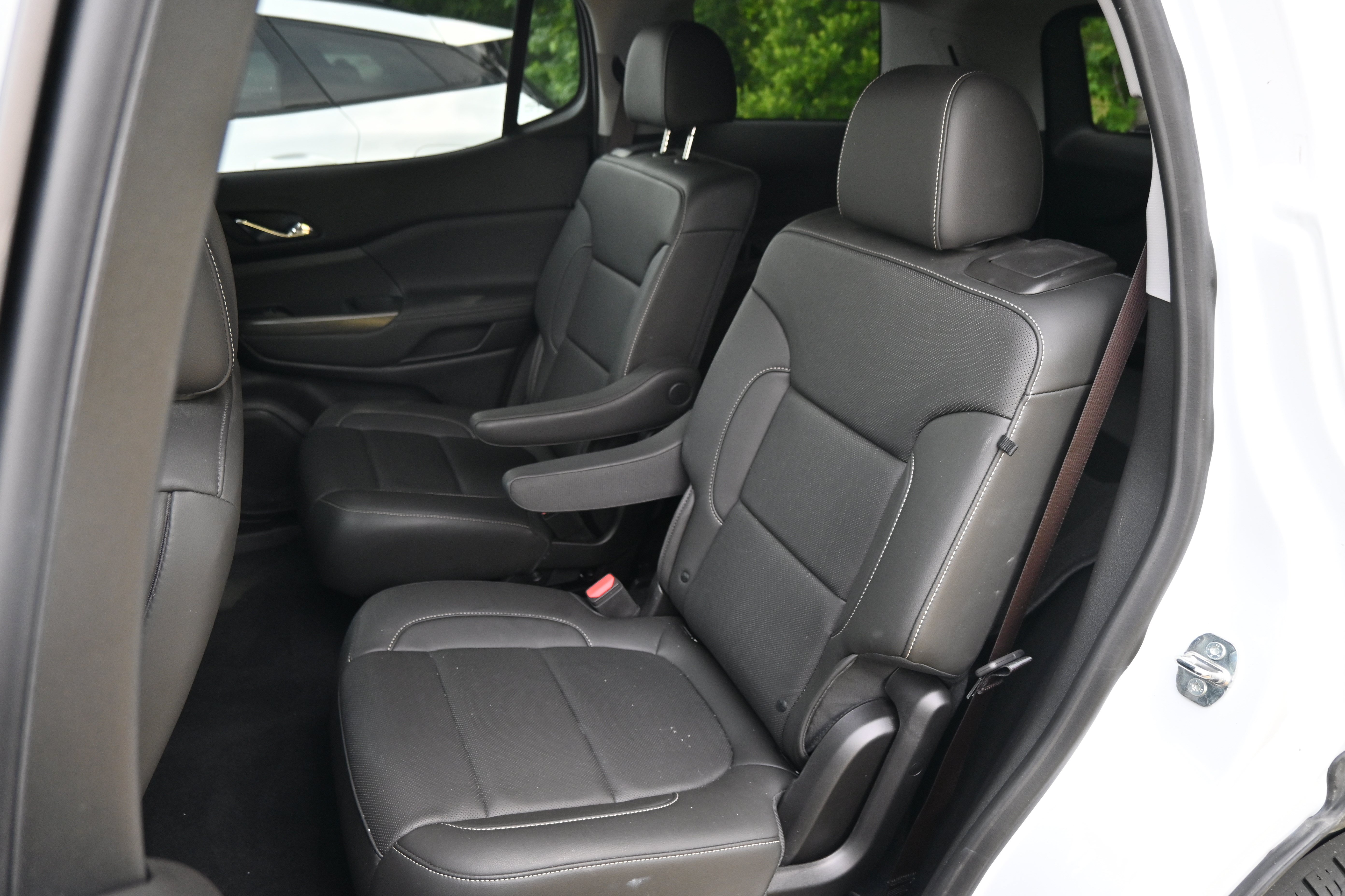 Used 2023 GMC Acadia SLT w/ Trailering Package AWD/4WD image 8
