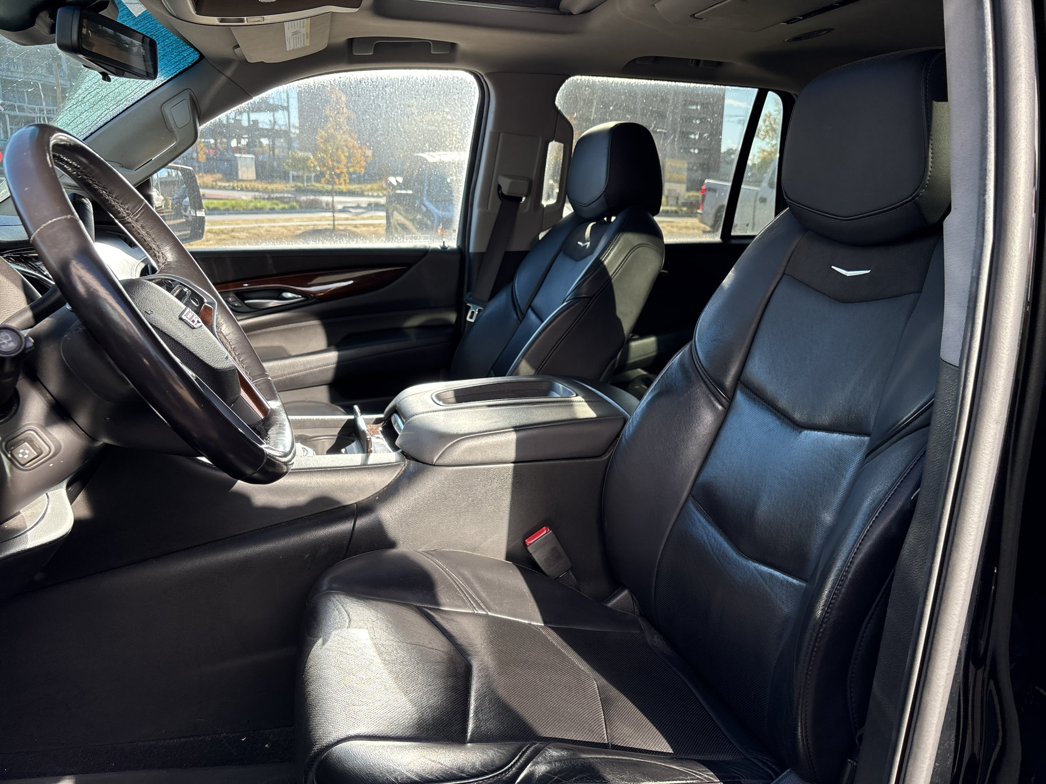 Used 2018 Cadillac Escalade Premium Luxury AWD/4WD image 12