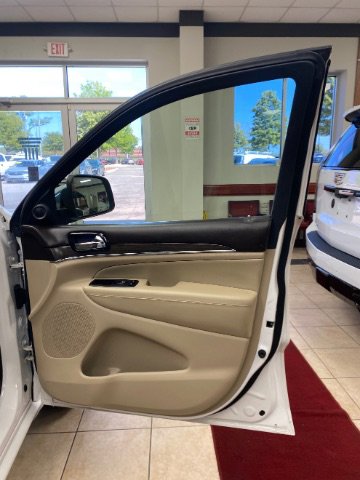 Used 2020 Jeep Grand Cherokee Overland RWD image 17