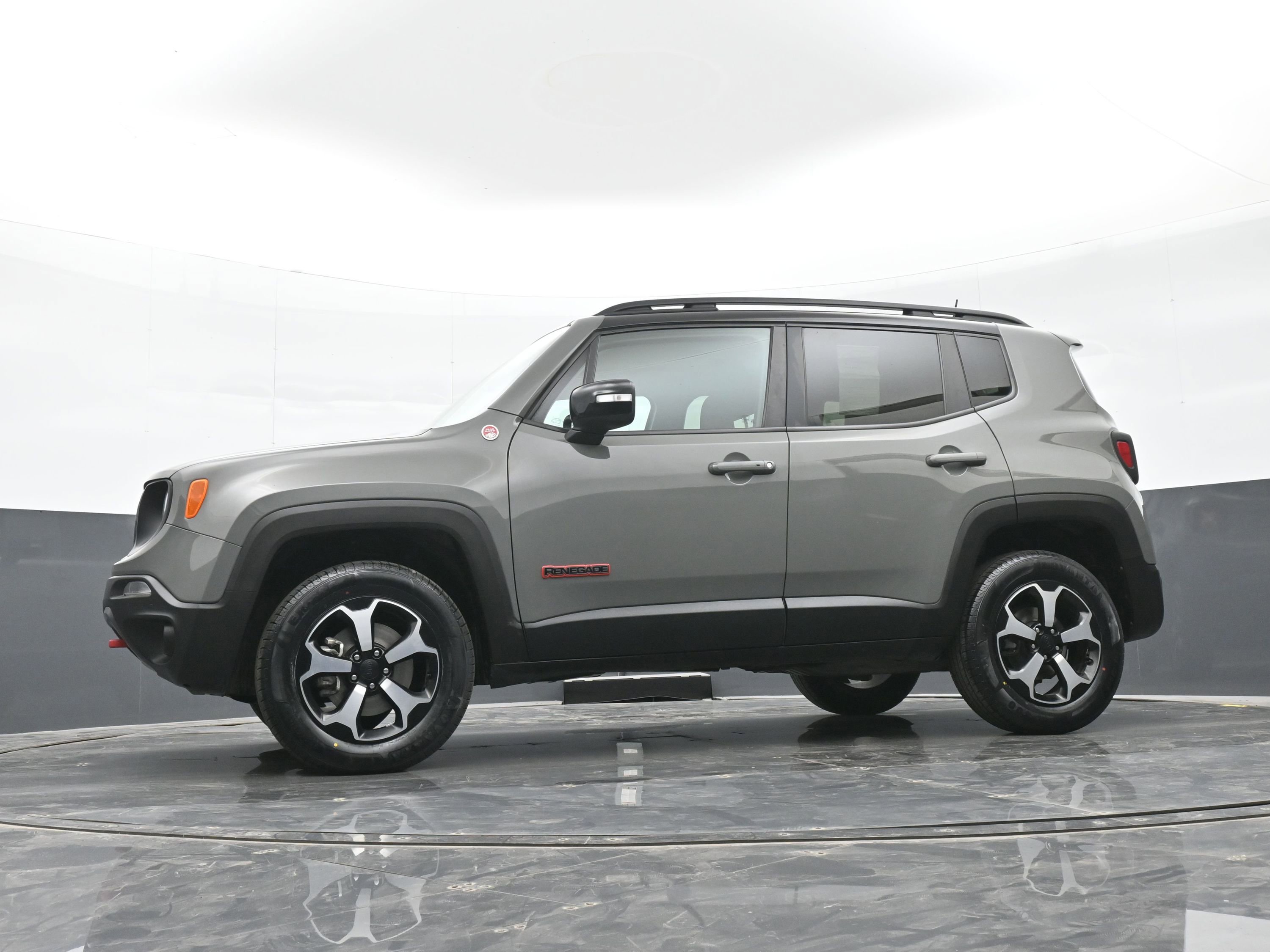 Used 2022 Jeep Renegade Trailhawk w/ Sun/Sound Group AWD/4WD image 38