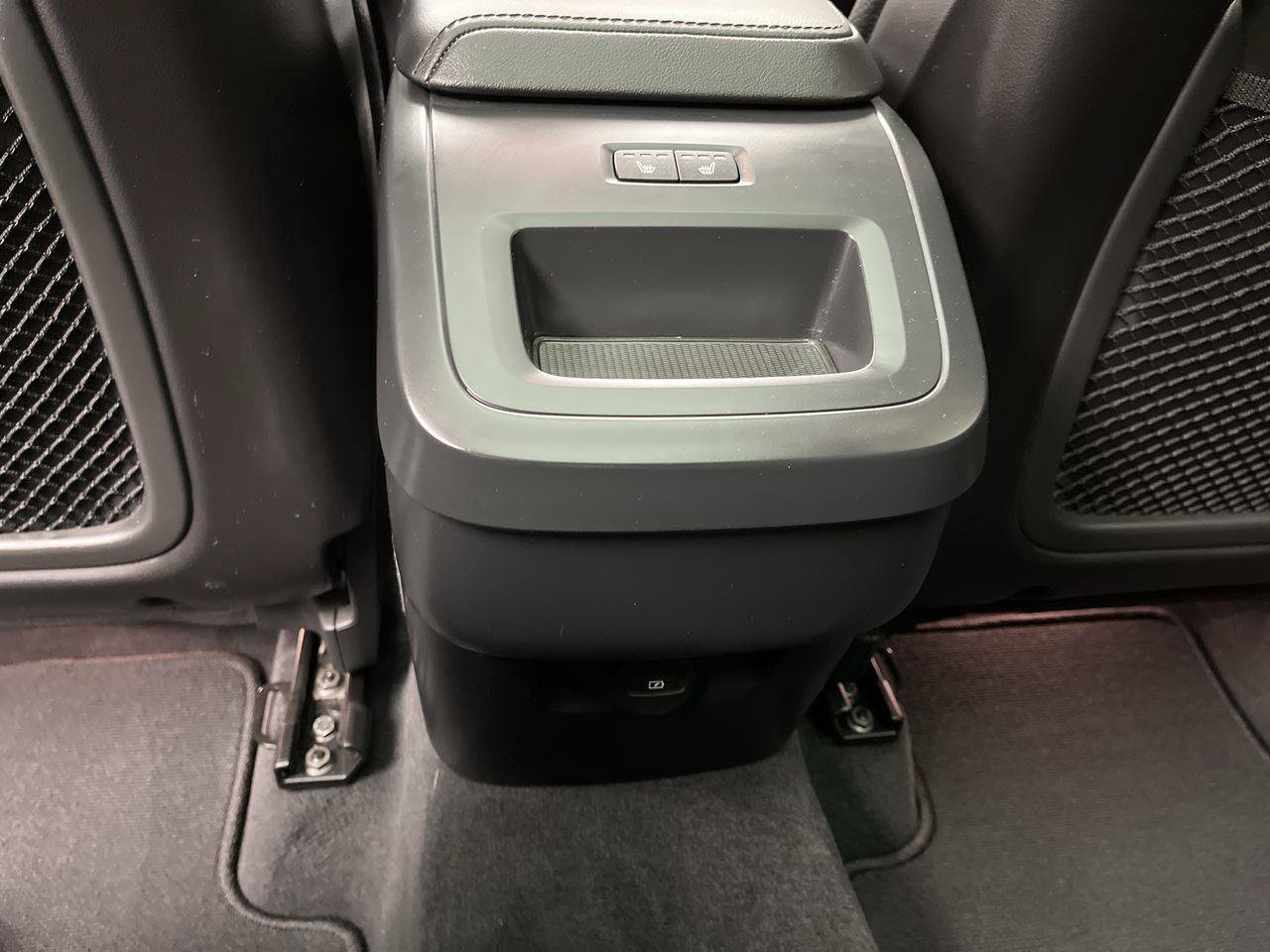 Used 2024 Volvo XC60 B5 Plus AWD/4WD image 12