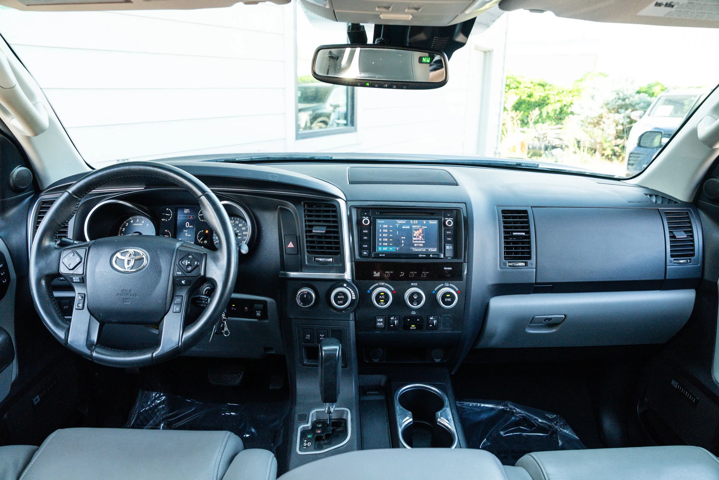 Used 2019 Toyota Sequoia Limited w/ Safety & Convenience Package AWD/4WD image 19