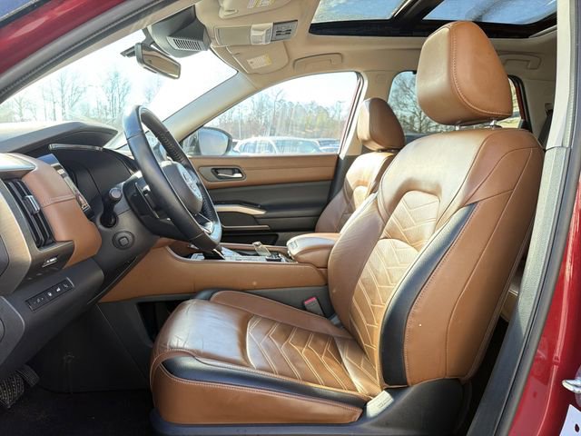 Used 2023 Nissan Pathfinder Platinum w/ Cargo Package image 10