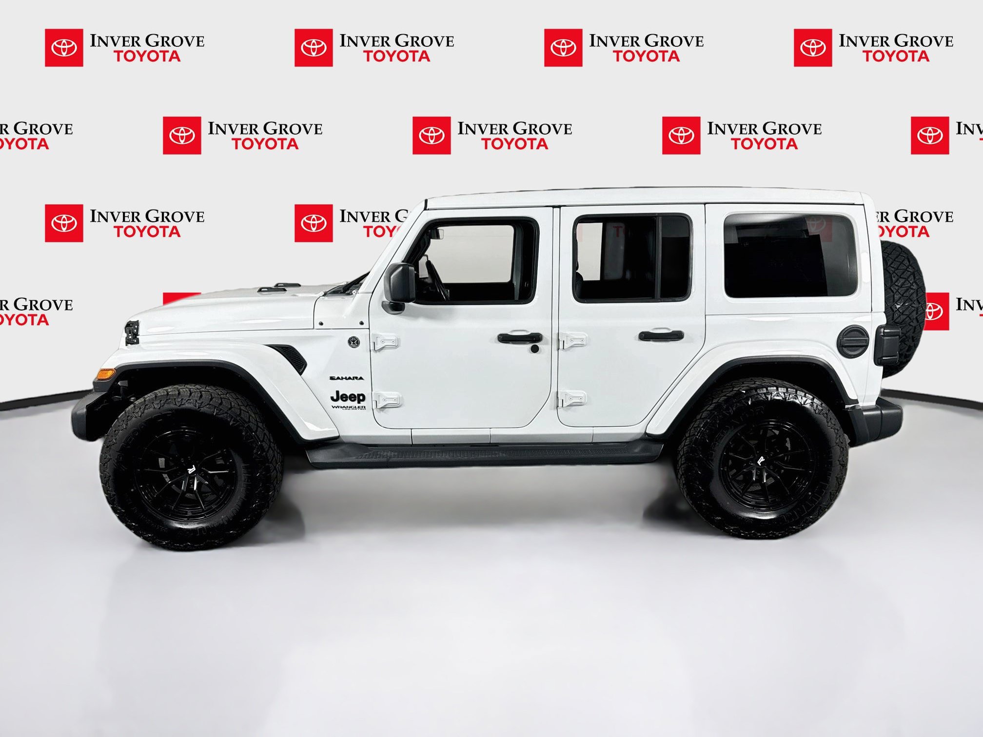 Used 2020 Jeep Wrangler Unlimited Sahara AWD/4WD image 8