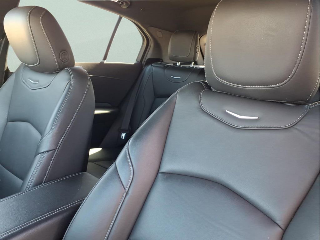 Used 2024 Cadillac XT4 Premium Luxury image 12