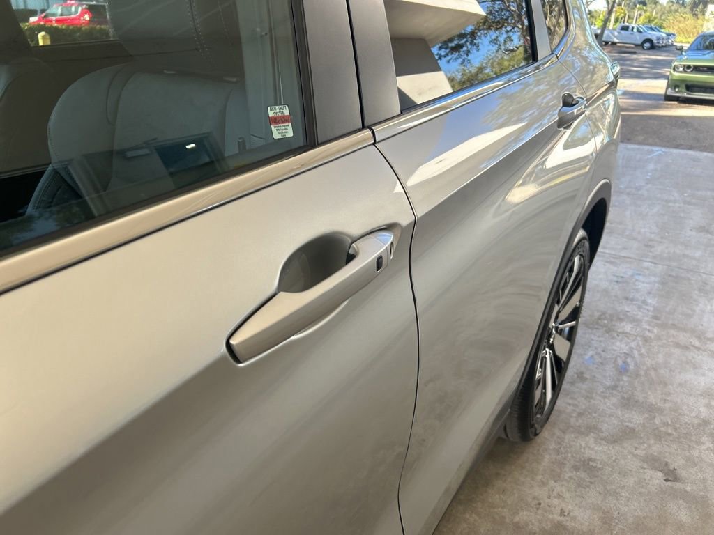 New 2026 Mitsubishi Outlander SE image 15