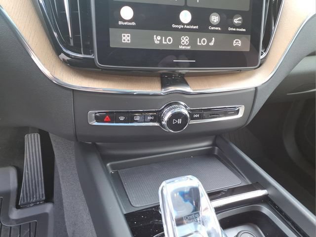 New 2026 Volvo XC60 B5 Plus w/ Protection Package Premier AWD/4WD image 23