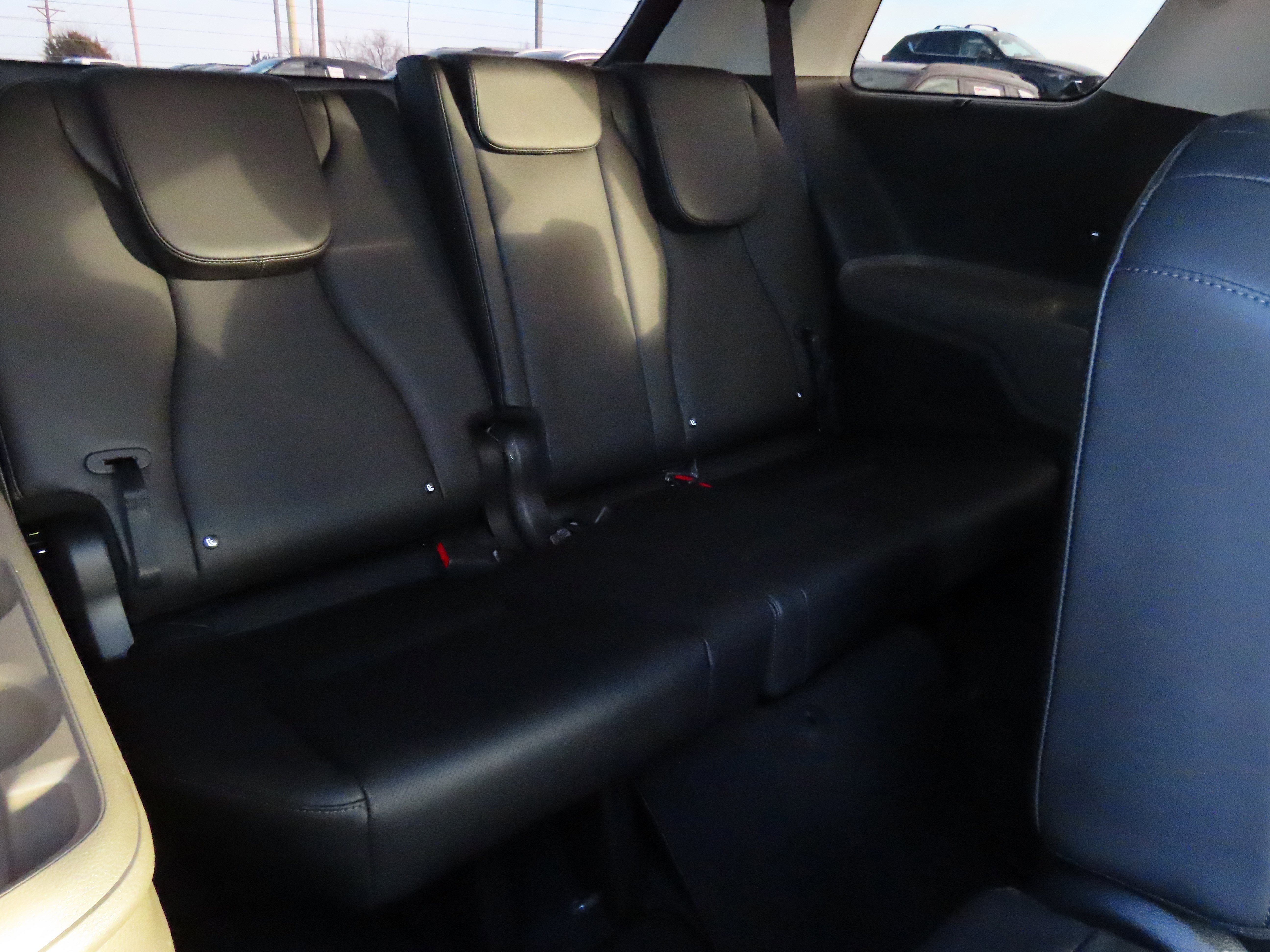 Used 2025 Kia Carnival EX image 13