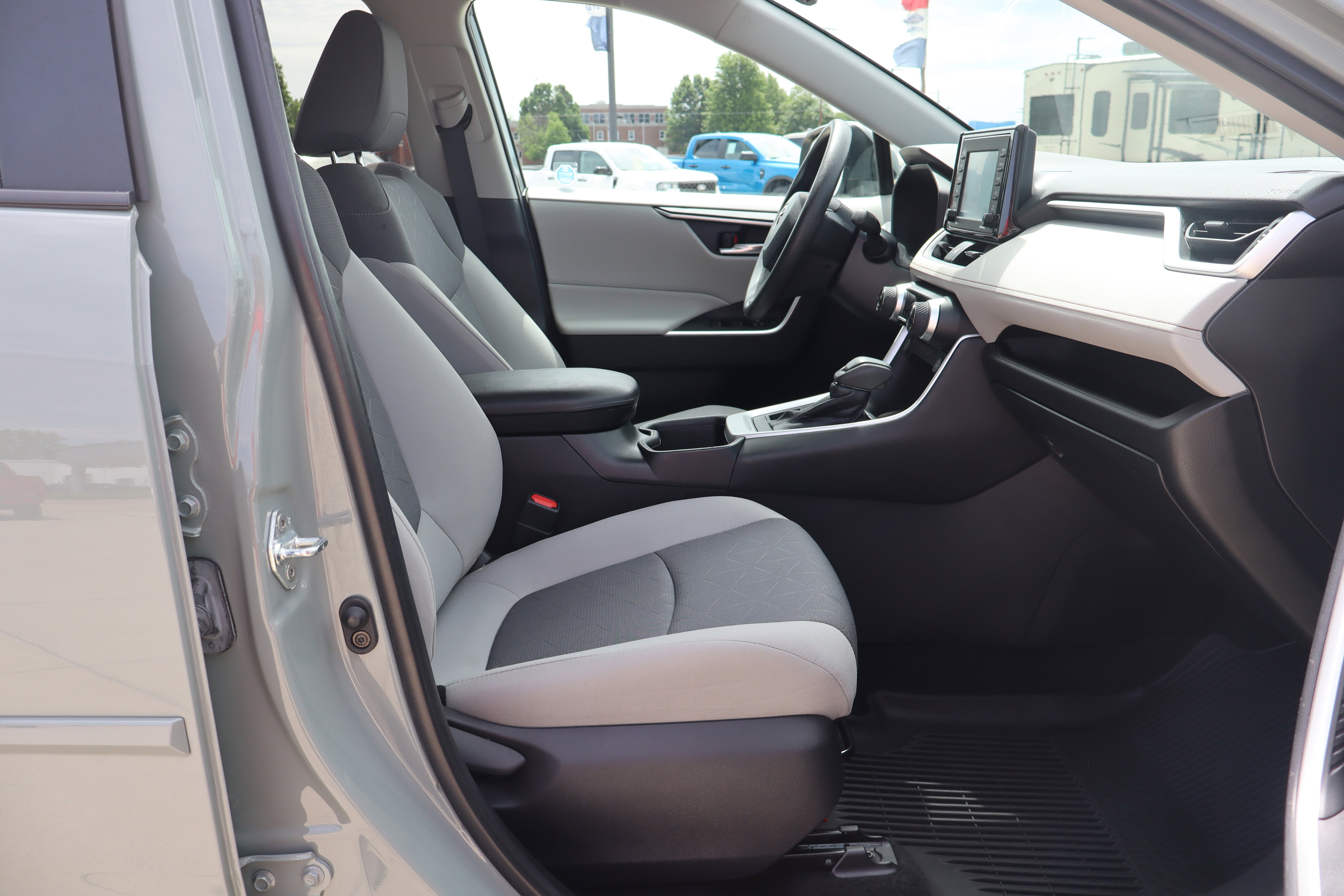 Used 2022 Toyota RAV4 XLE AWD/4WD image 13