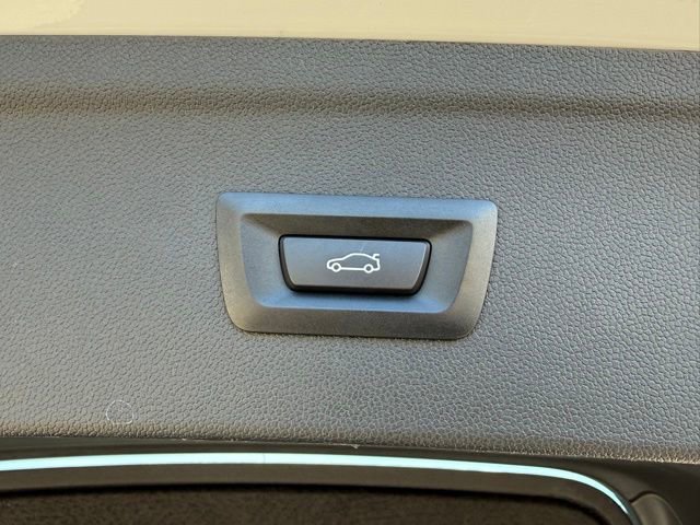 Used 2026 BMW iX xDrive45 w/ Climate Comfort Package image 16