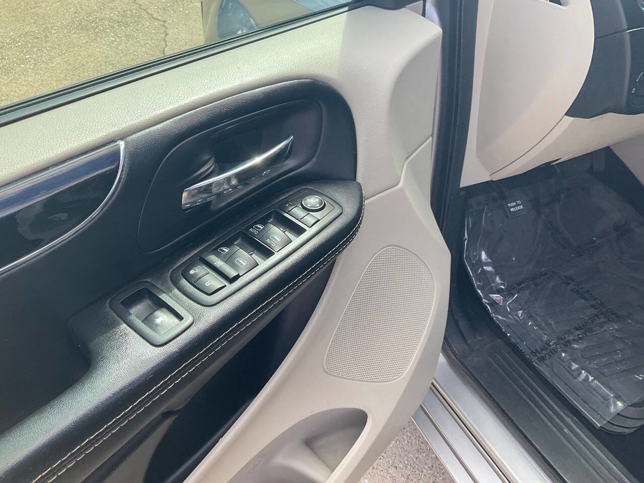 Used 2019 Dodge Grand Caravan SXT FWD image 10