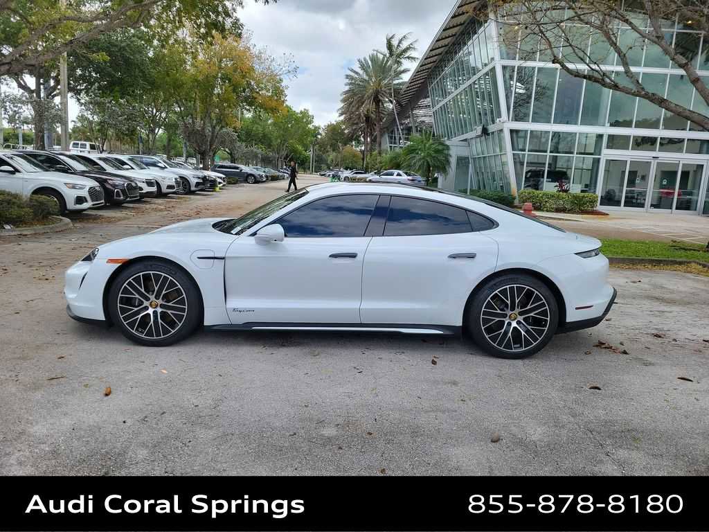Used 2023 Porsche Taycan image 5