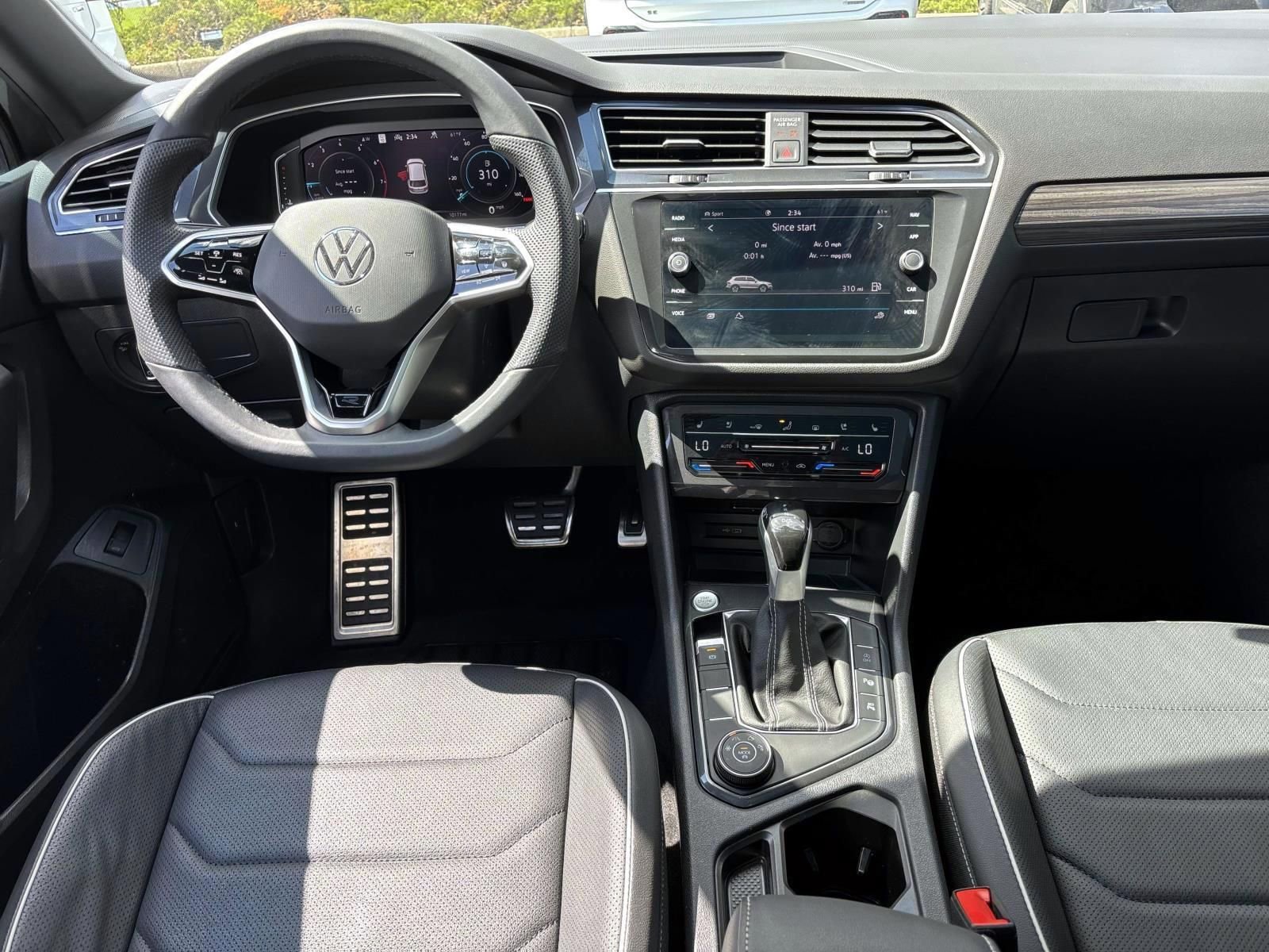 Used 2024 Volkswagen Tiguan SEL R-Line image 28