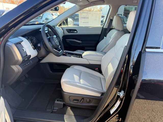 New 2025 Nissan Pathfinder SL image 17