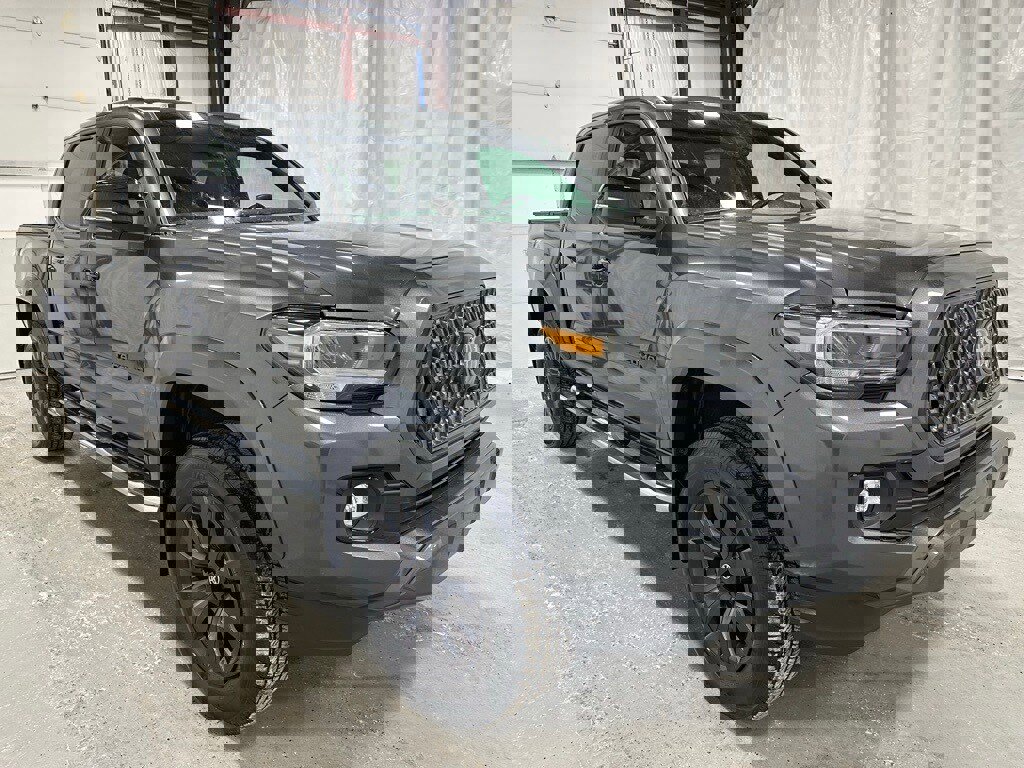 Used 2023 Toyota Tacoma Limited image 1