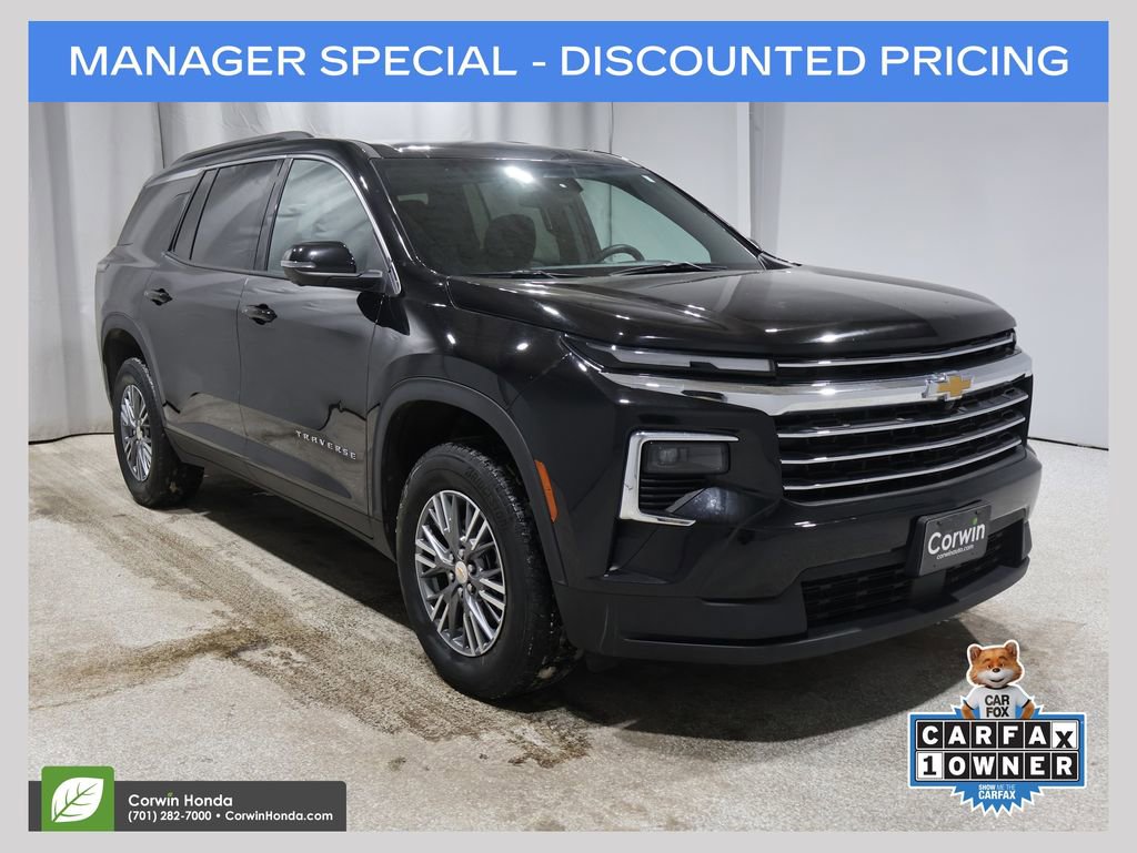 Used 2024 Chevrolet Traverse LT image 1