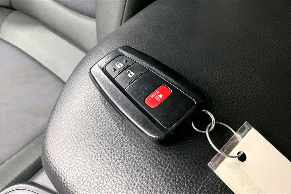 Used 2025 Toyota RAV4 XLE FWD image 11