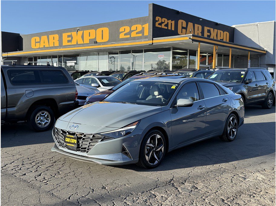 Used 2022 Hyundai Elantra Limited w/ Preferred Accessory Package image 26