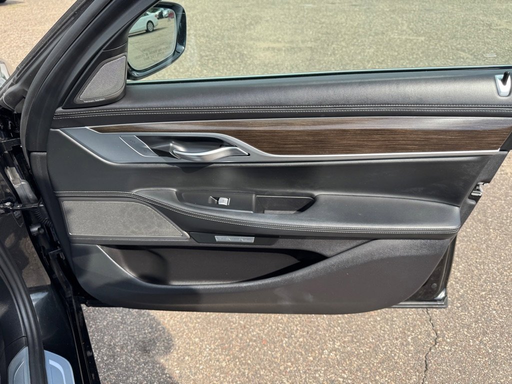Used 2017 BMW 740i xDrive image 37