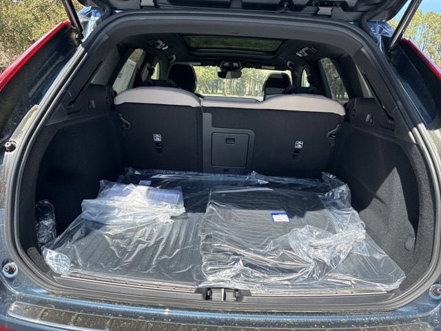 New 2026 Volvo XC60 B5 Plus w/ Protection Package Premier AWD/4WD image 18