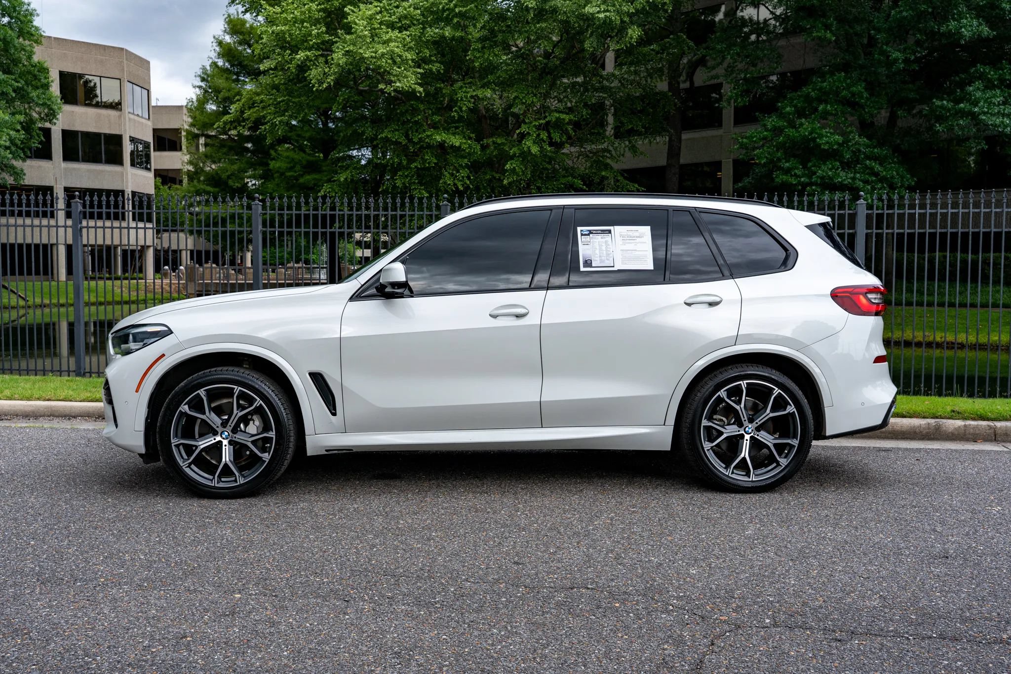 Used 2019 BMW X5 xDrive40i w/ M Sport Package AWD/4WD image 9