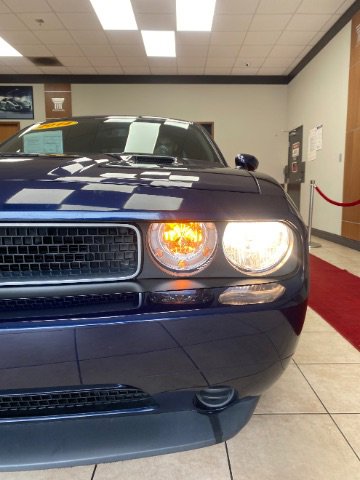 Used 2014 Dodge Challenger SXT image 19