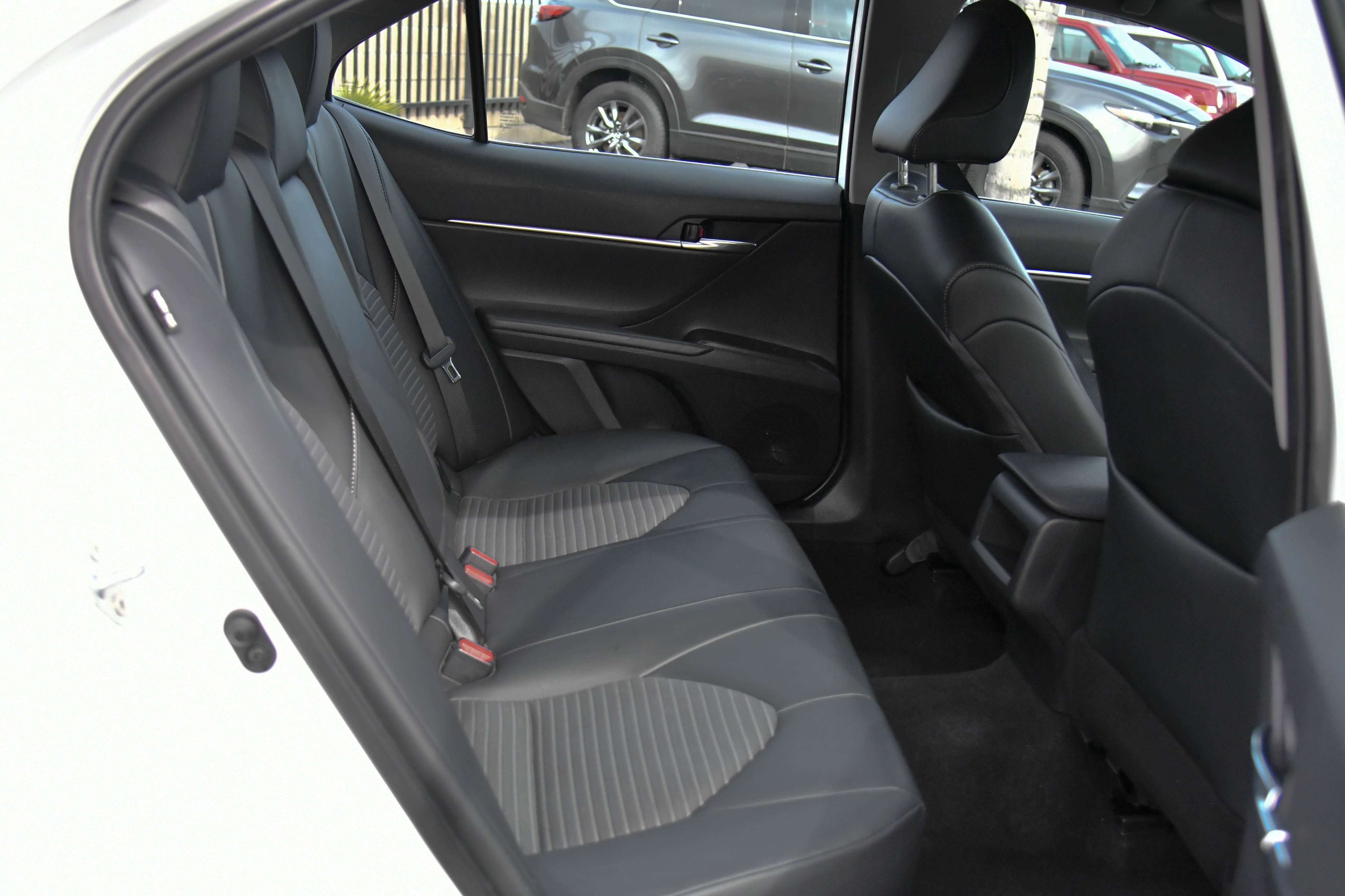 Used 2024 Toyota Camry SE image 37