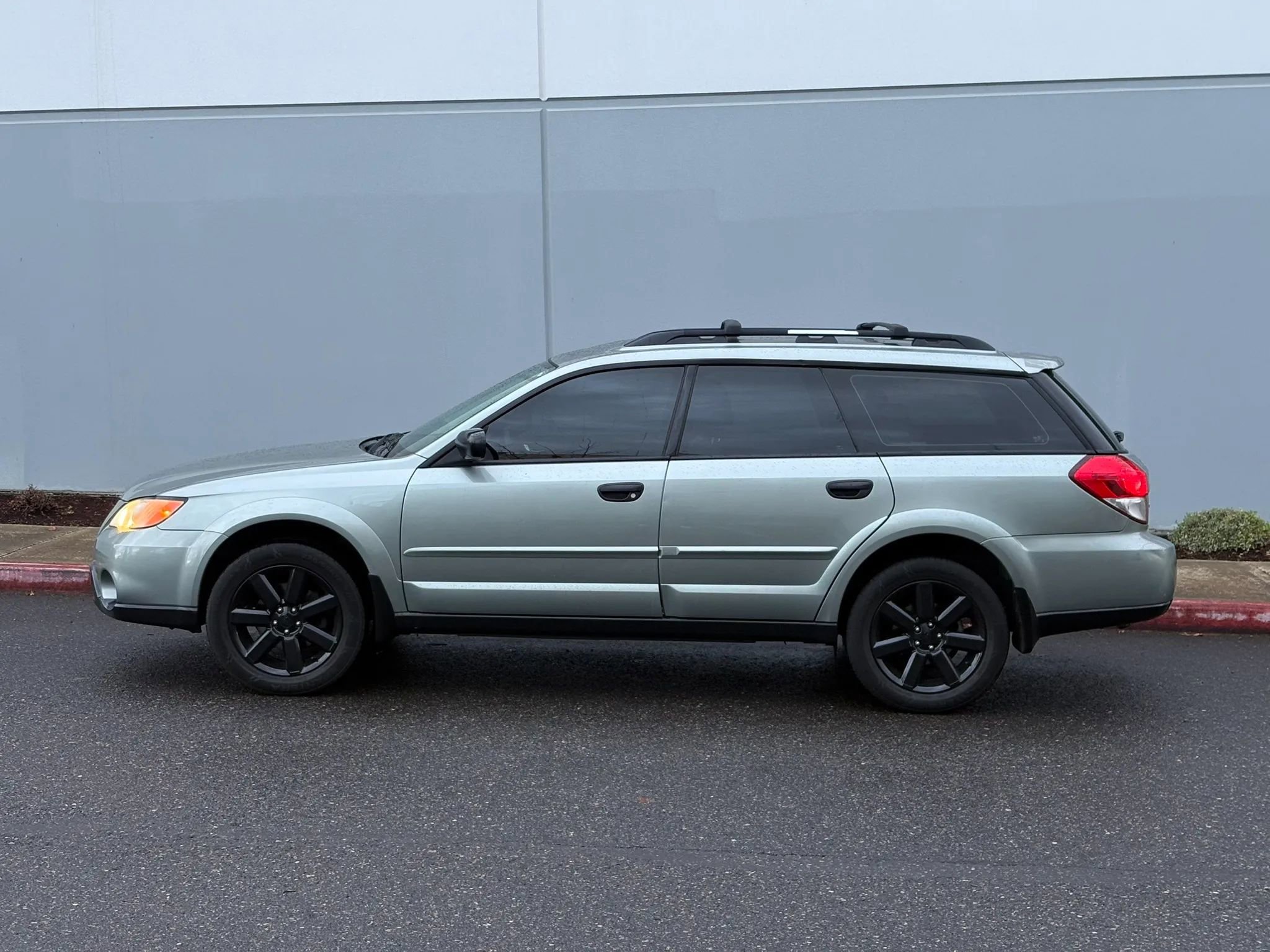 Used 2009 Subaru Outback 2.5i Special Edition image 3