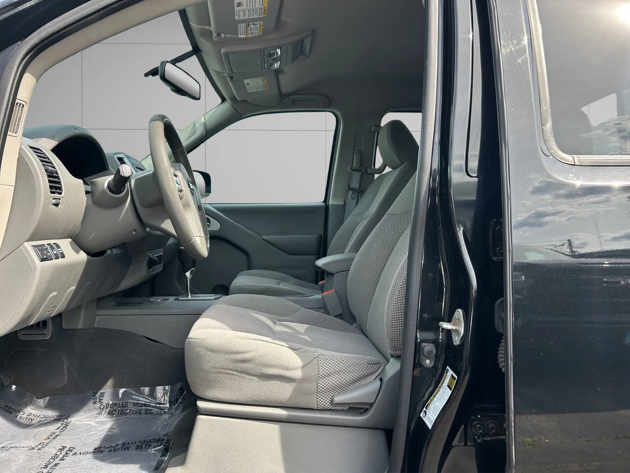 Used 2021 Nissan Frontier SV w/ Midnight Edition Floor Mats image 11