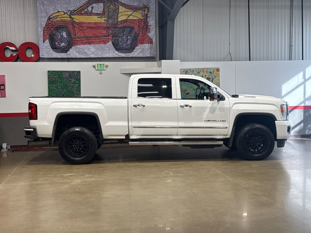 Used 2017 GMC Sierra 3500 Denali image 4