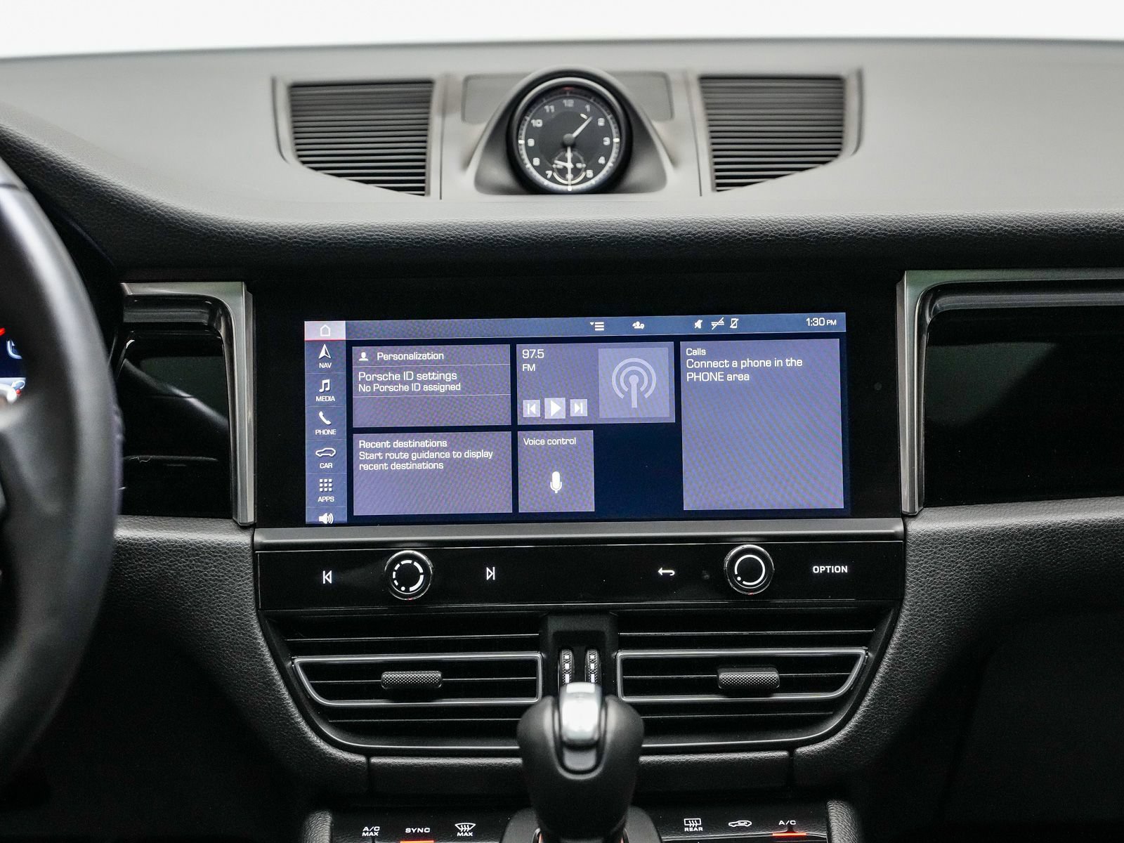 Certified 2024 Porsche Macan AWD/4WD image 17