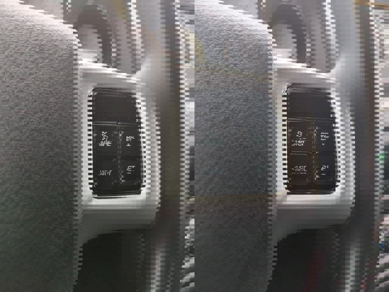 Used 2014 Dodge Challenger SXT image 21