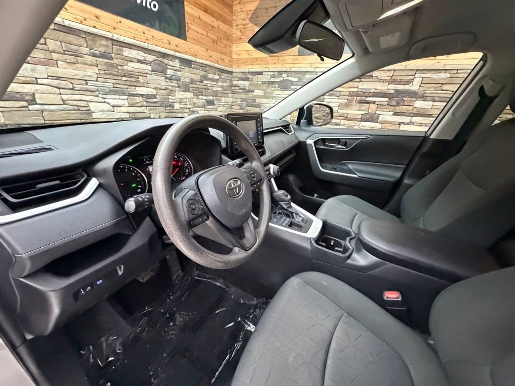 Used 2022 Toyota RAV4 XLE image 10