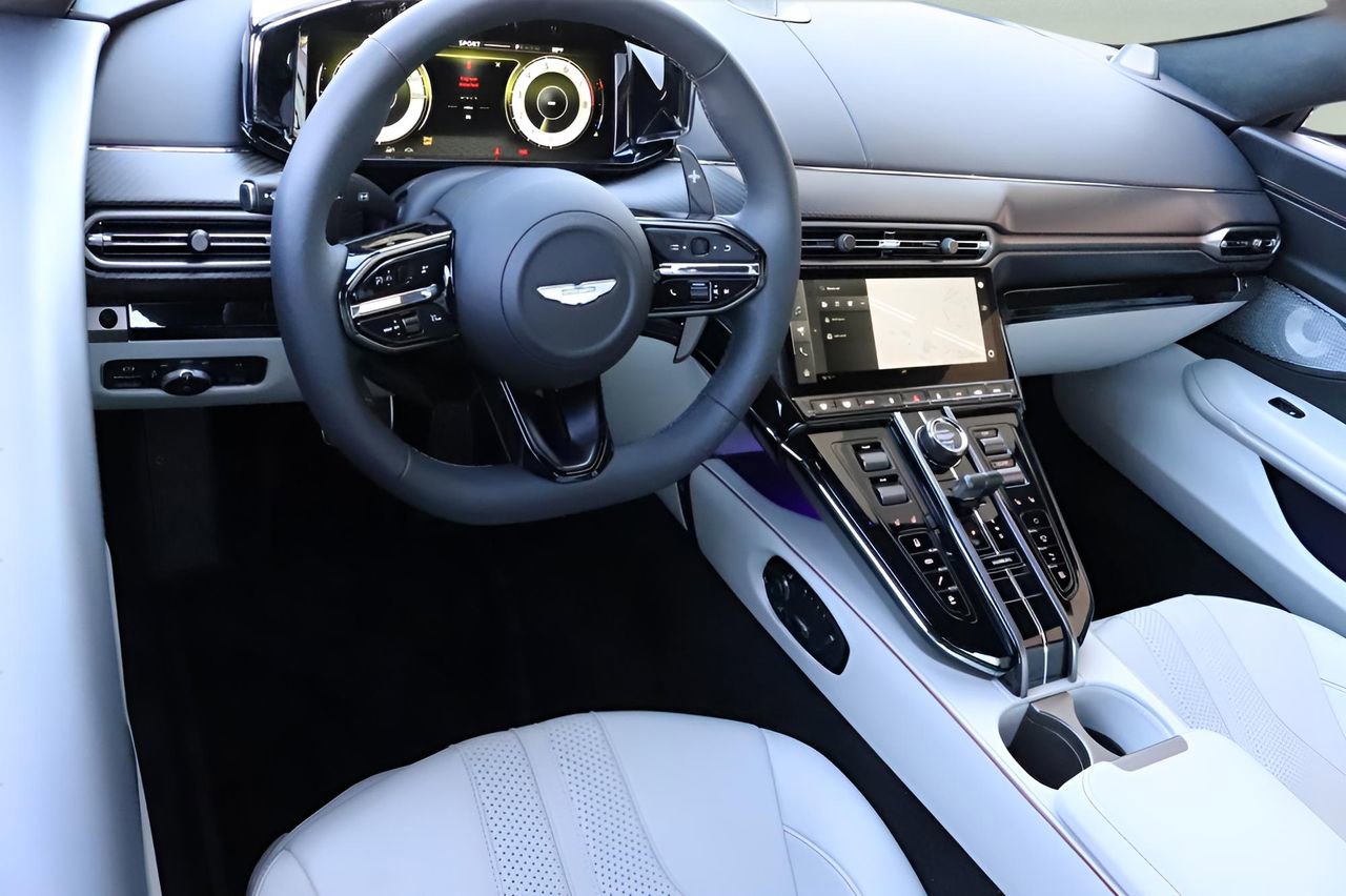 Used 2026 Aston Martin V8 Vantage Coupe image 15